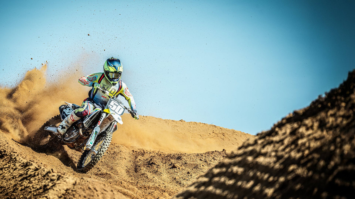 Moto Featured New Arrivals SE Ultra