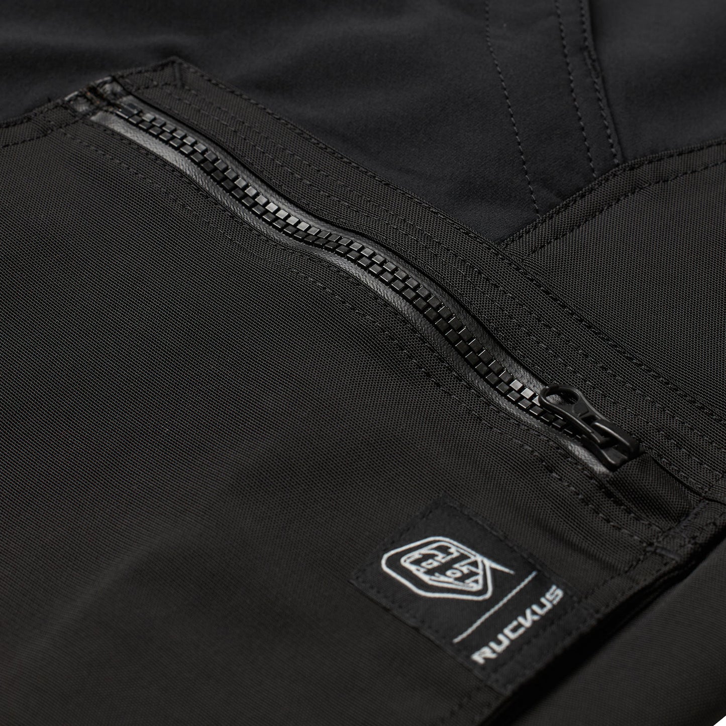 Ruckus Cargo Pant Mono Black