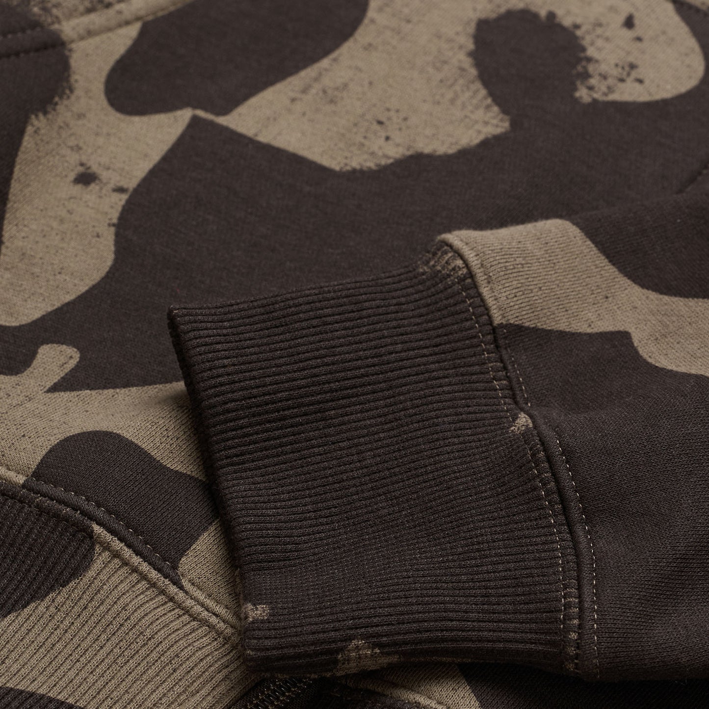 Sweat à capuche zippé de marque camouflage olive