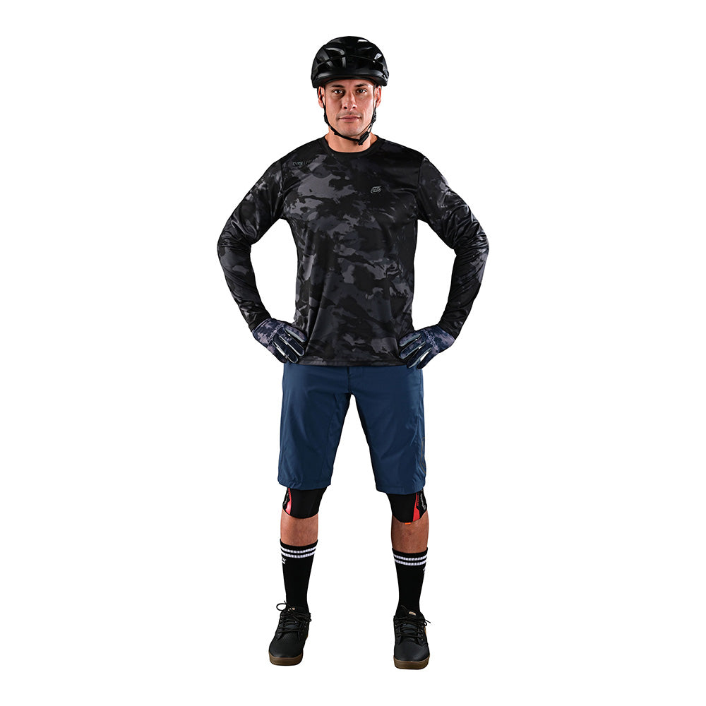 Flowline Short W/Liner Solid Blue