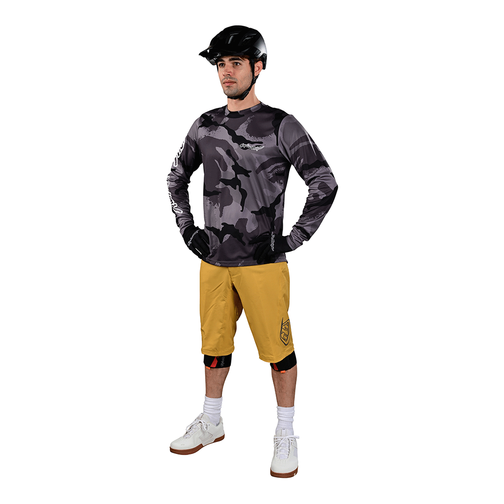 Flowline Short W/Liner Solid Gold Flake