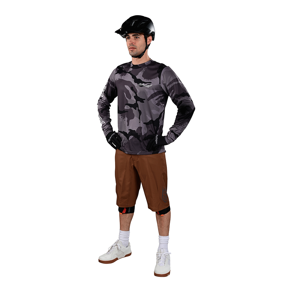 Short Flowline avec doublure en toile foncée unie