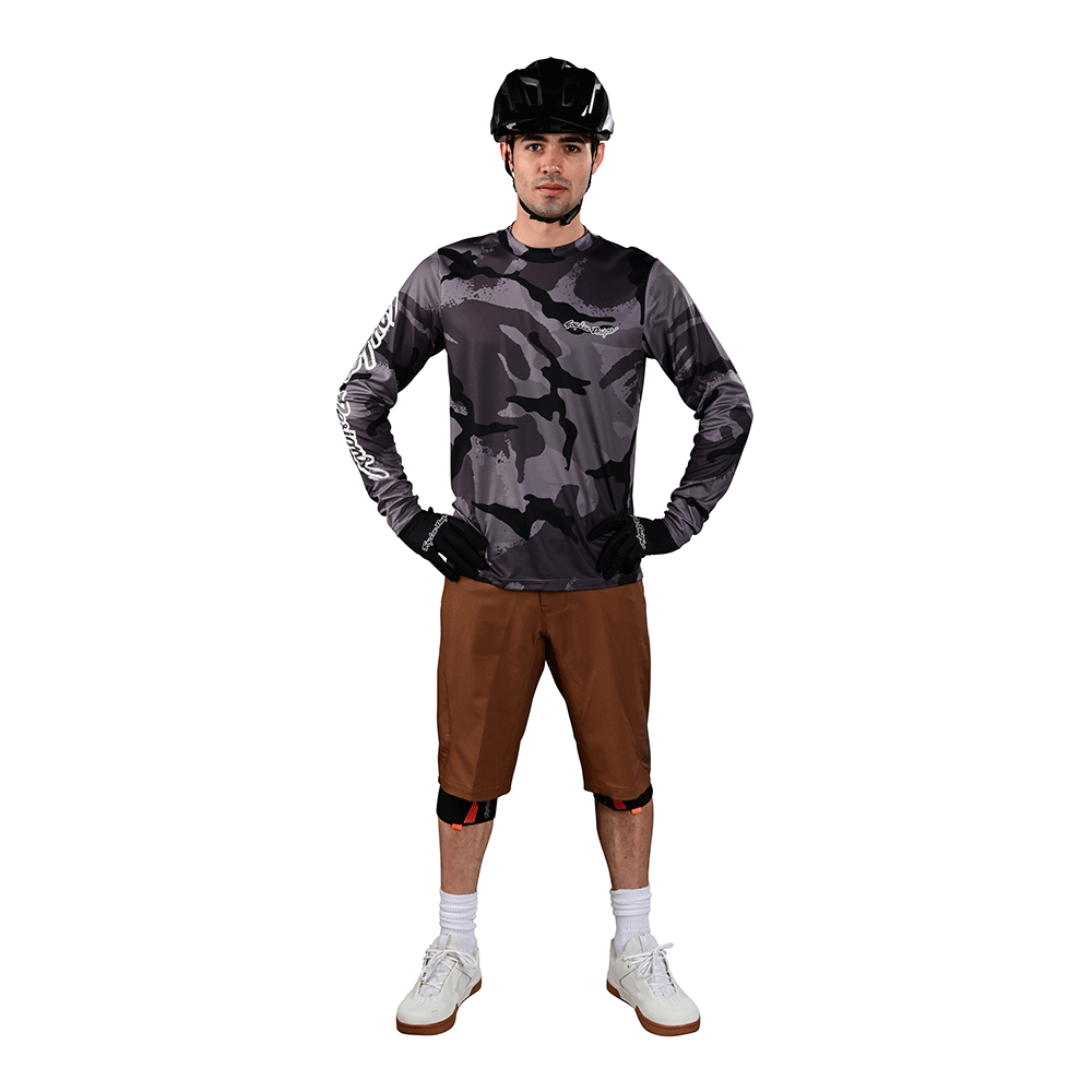 Short Flowline avec doublure en toile foncée unie